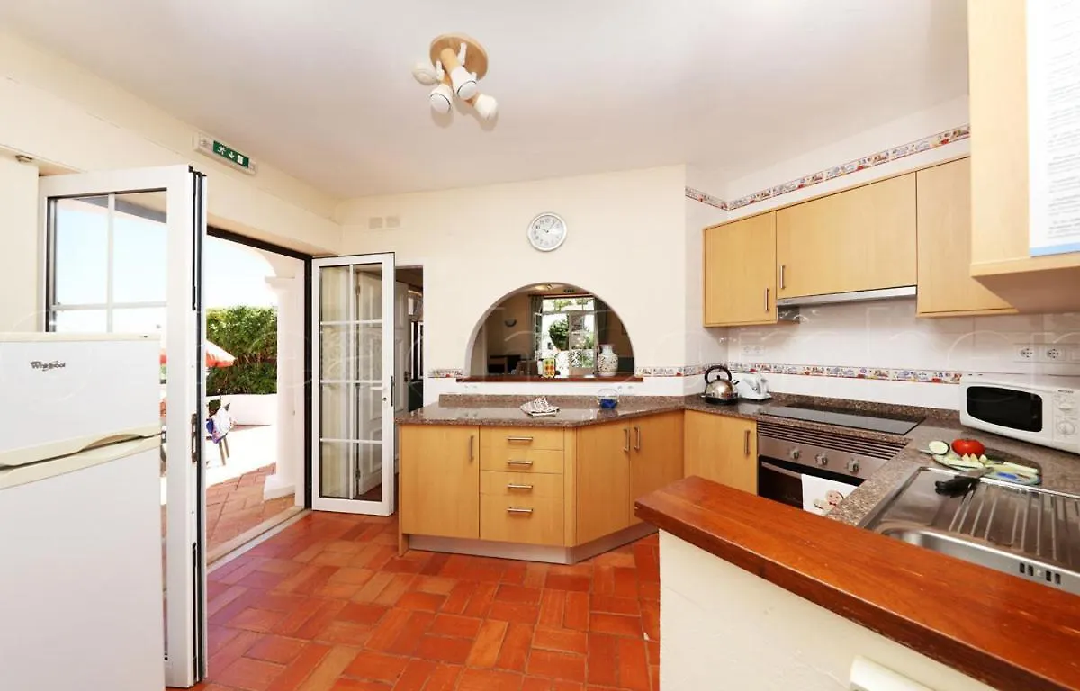 Casa Beachcomber Le Jardin Des Arts Lagos 0*,